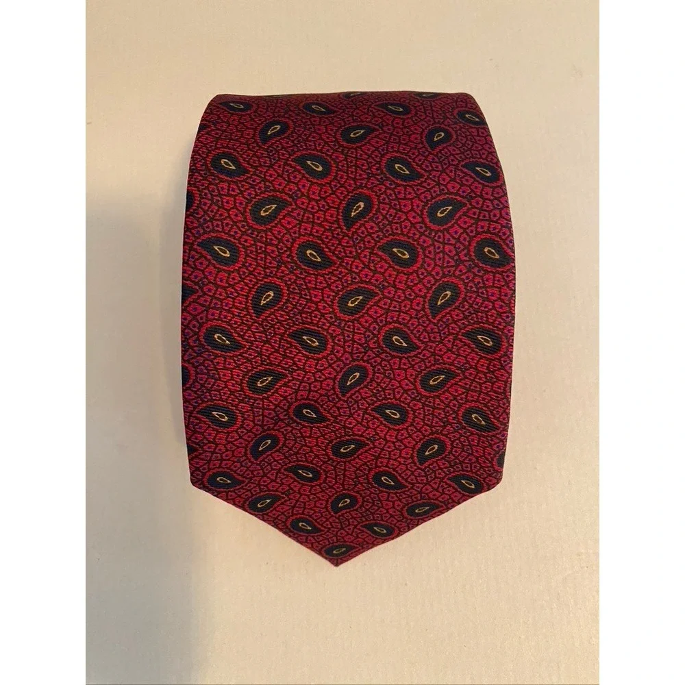 Robert Talbott Red Paisley Silk Tie Hand Sewn Varsity Mens Wear Raleigh NC